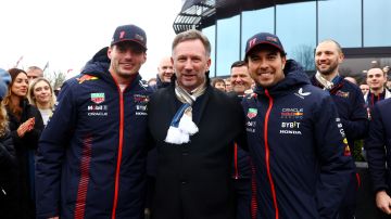 El directivo de la escudería Red Bull habló sobre el bajón del piloto mexicano.