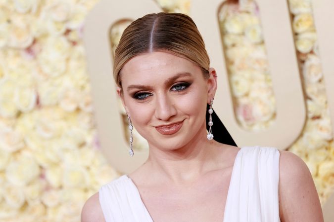 La influencer estadounidense Anna Sitar llega a la 81ª edición anual de los Globos de Oro. (Foto de Michael TRAN/AFP) (Foto de MICHAEL TRAN/AFP vía Getty Images)