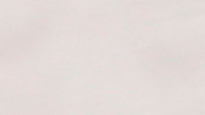 Selena Gómez posando en la alfombra roja de los Globos de Oro.