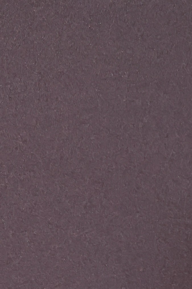 Eva Longoria posando en una alfombra roja.