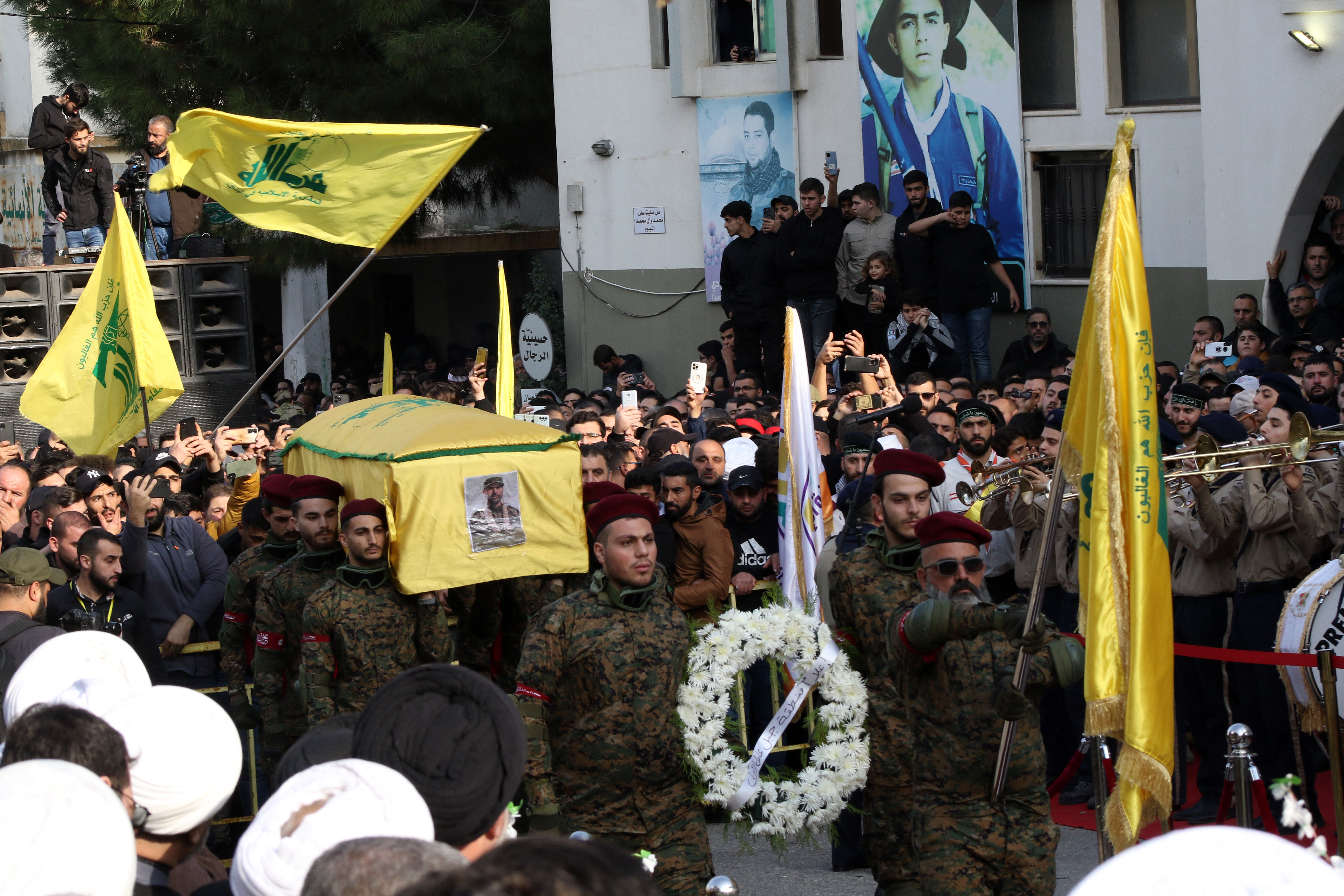 Israel Produce Bombardeo Con Dron En Funeral Del Comandante De Hezbolá ...