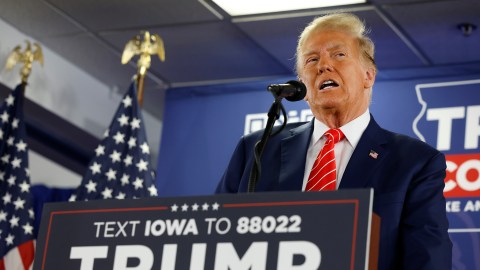 Donald Trump advirtió que los demócratas tratarán de ganarle las presidenciales por la vía judicial