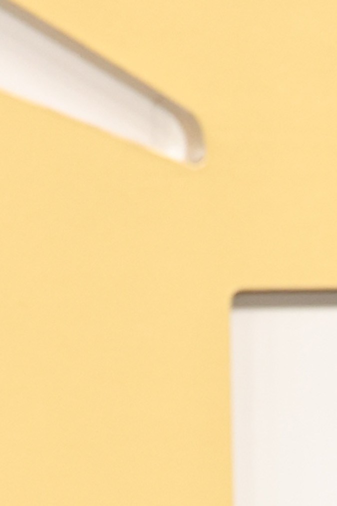 Kevin Hart posando en una alfombra roja. 