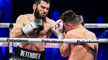 El boxeador ruso se encuentra en la búsqueda de una pelea contra Dmitry Bivol.
