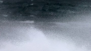 Enormes olas causaron daños en una base militar estadounidense en las Islas Marshall