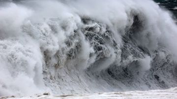 Enormes olas causaron daños en una base militar estadounidense en las Islas Marshall