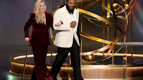 Christina Applegate y Anthony Anderson