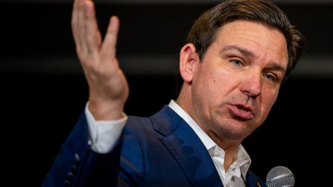 Gobernador Ron DeSantis abandonó las primarias republicanas: “No tenemos un camino claro para la victoria”