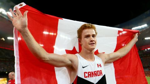 Barber celebra luego de ganar el oro en la final de garrocha del IAAF World Athletics Championships Beijing 2015.