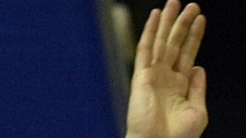 Dejan Milojevic (R) durante un encuentro de su equipo Partizan de Belgrado ante Asseco Gdynia por la Euroliga en 2024.