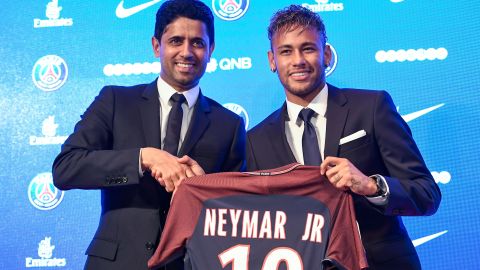 Neymar en la presentación con el PSG.