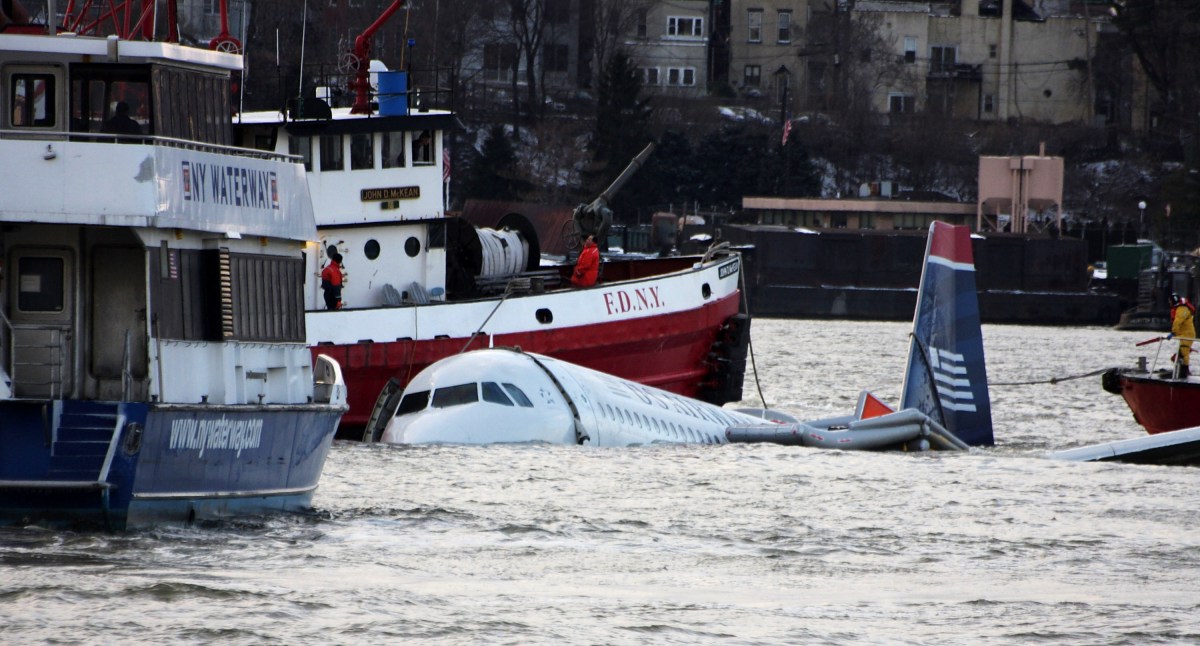 15th Anniversary of “Miracle on the Hudson”: Heroic Story of US Airways Flight 1549 Landing in Hudson River