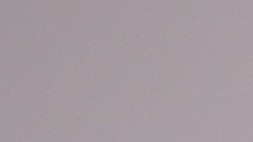 Guillermo del Toro posando en una alfombra roja.