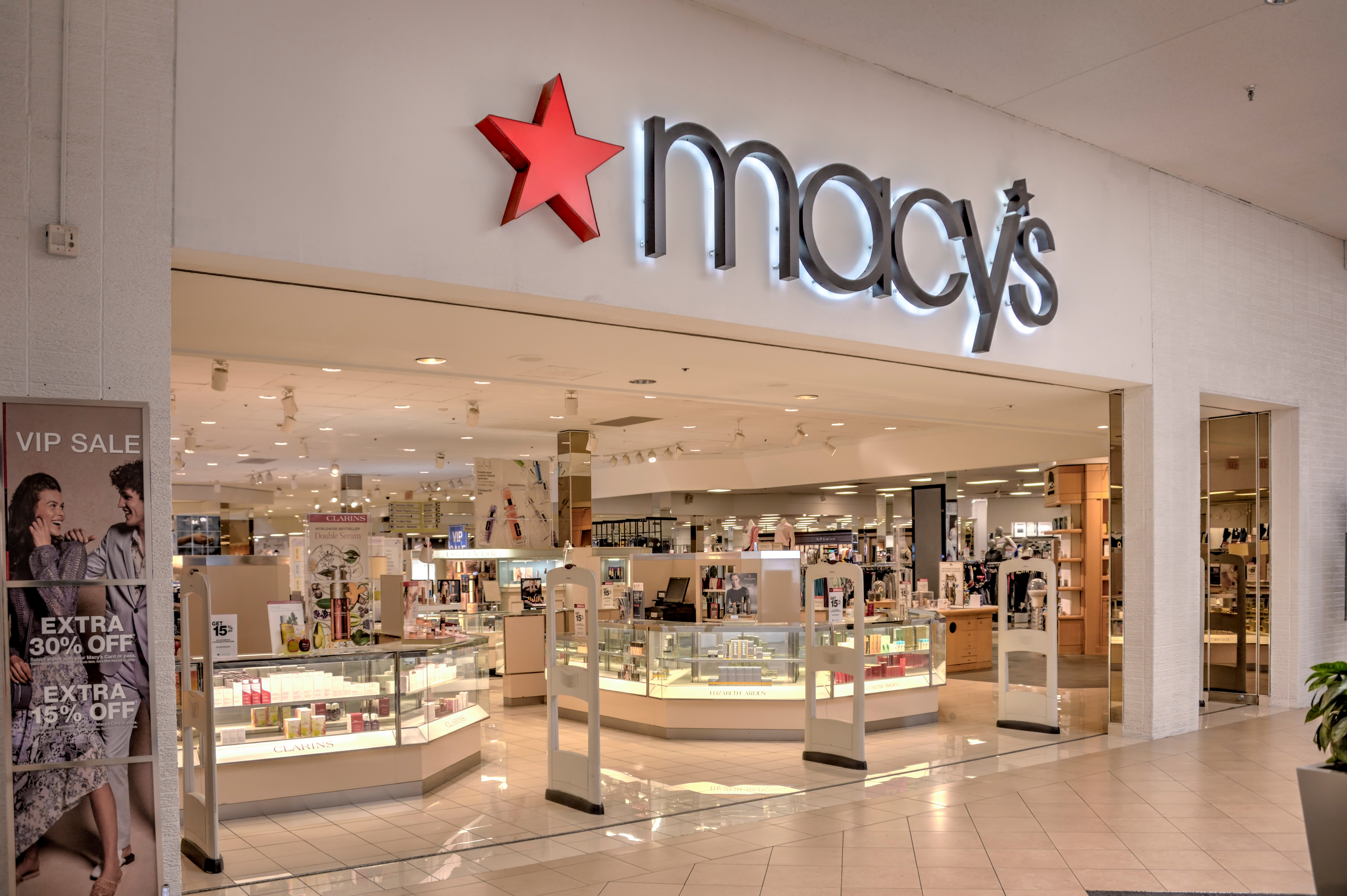 Macy S Cierra Cuatro Tiendas Y Echa A 2 000 Empleados Los Detalles   Macys Shutterstock 1348293455 