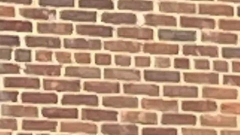 La demanda de Rostom argumenta que la gerencia y los empleados de NYCHA no han tomado "las medidas necesarias y requeridas para prevenir este suceso.