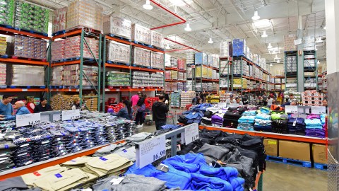 costco-seccion-de-ropa-espejo-tienda