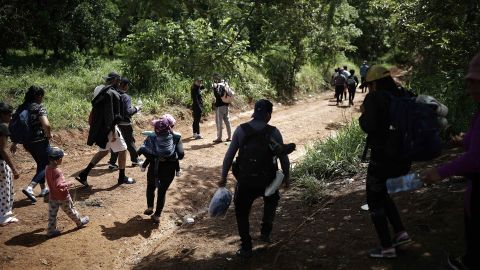 Accidente de autobús en Costa Rica dejó 20 migrantes heridos: cayó ocho metros por una pendiente