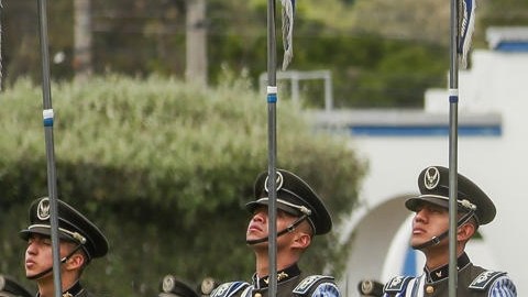 Policía de Ecuador rechazará a aspirantes con tatuajes para evitar infiltración de criminales