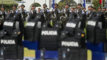 Policía de Ecuador rechazará a aspirantes con tatuajes para evitar infiltración de criminales