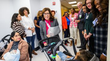 La gobernadora Kathy Hochul lanzó su iniciativa desde el hospital Wyckoff Heights, en Brooklyn.