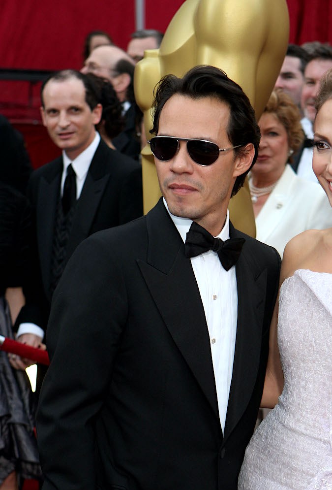Jennifer López y Marc Anthony posando juntos.