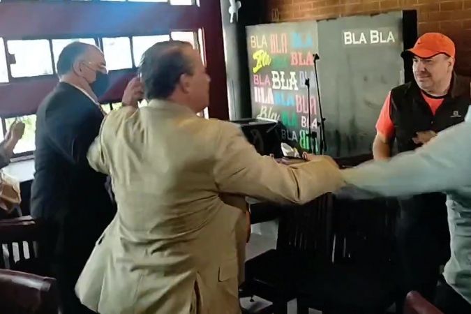 Alfredo Adame protagonizó un escándalo con Carlos Trejo en abril de 2022.