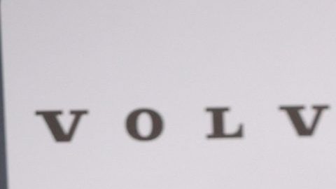 Belinda posando en una alfombra roja.