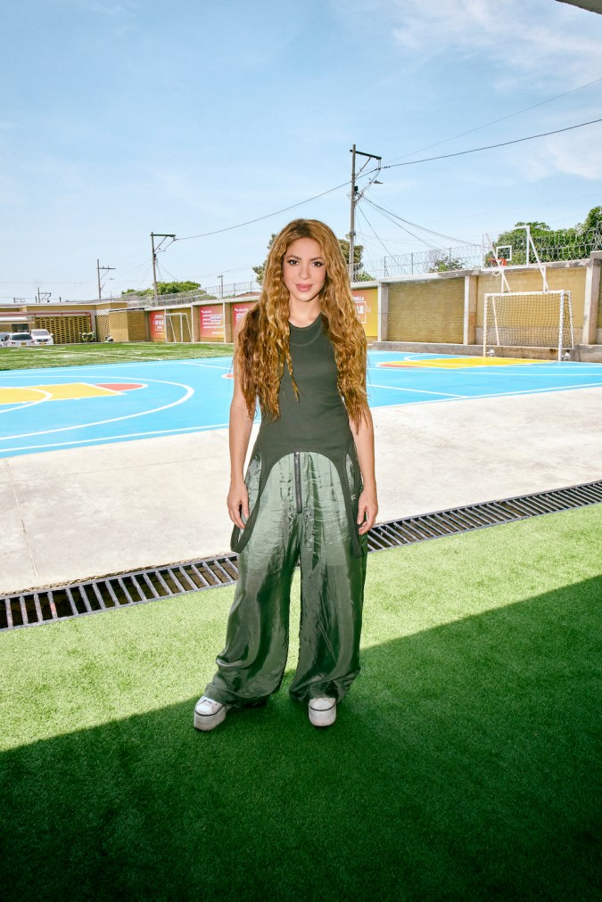 Shakira posando.