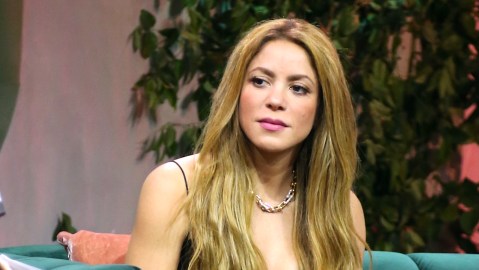 Shakira participando en un evento.