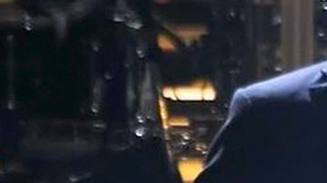 Luis Miguel actuando en un show.