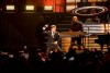 Luis Miguel actuando en un show.
