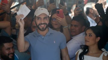 Con fuerte seguridad: así votó el presidente Nayib Bukele para su reelección inmediata en El Salvador