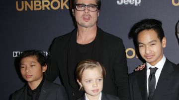 Brad Pitt junto a tres de sus hijos