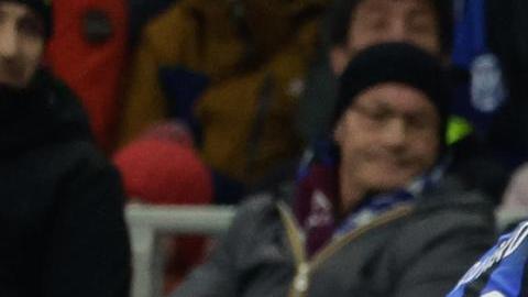 Federico Chiesa (d) encara a Bejamin Pavard durante el partido entre la Juventus y el Inter Milan.