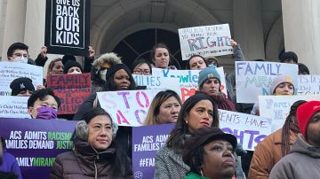 Nueve familias de Nueva York demandaron a ACS por presuntas prácticas coercitivas e inconstitucionales en manejo de casos