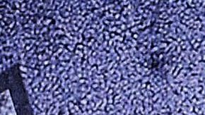 Ben Affleck posando en una alfombra roja.