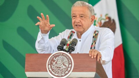 El presidente de México, Andrés Manuel López Obrador, habla durante una rueda de prensa este jueves, en Acapulco, en el estado Guerrero (México).