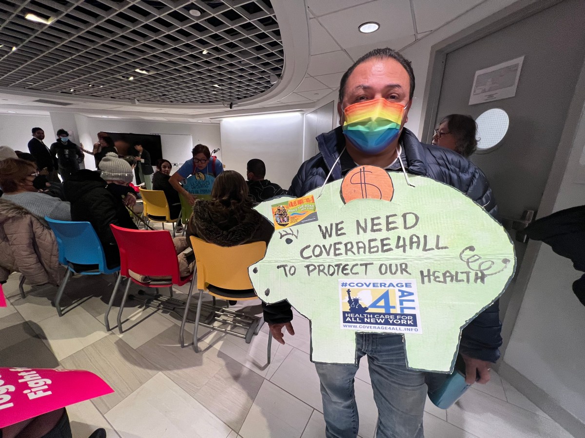 Urgen a la Asamblea estatal aprobar proyecto de ley para que todos los indocumentados de NY tengan cobertura médica