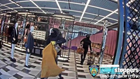 Ladrones en tienda Gucci de Nueva York.