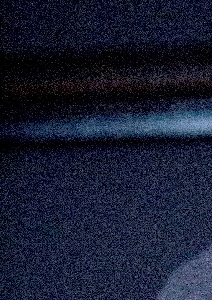 Jennifer López posando en una alfombra roja.