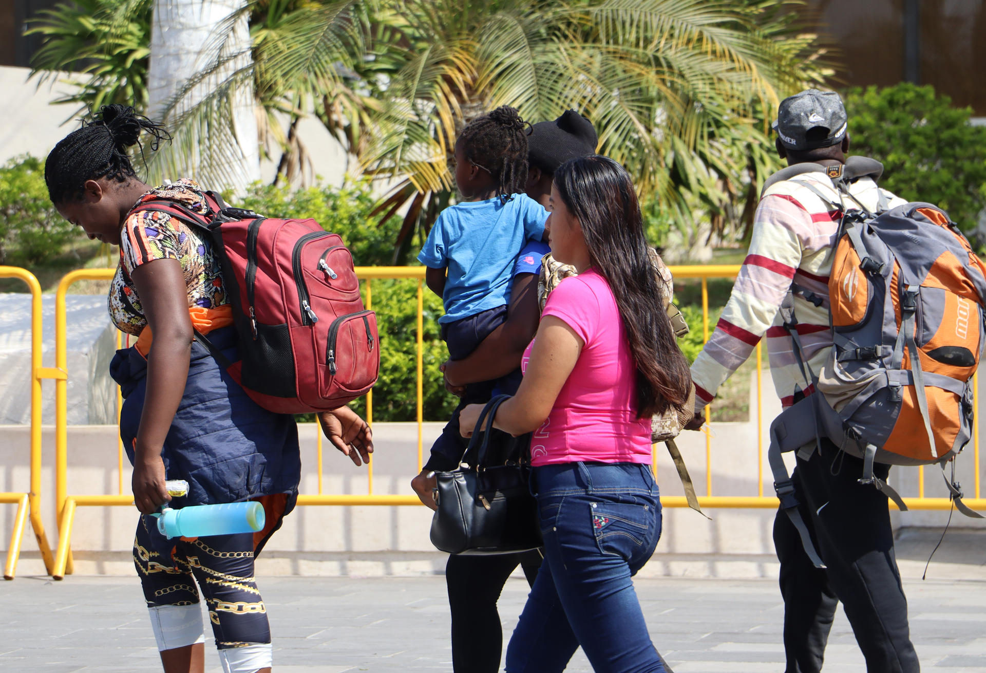 Nueva York lanza tarjetas de crédito prepago para familias inmigrantes para  comprar alimentos y suministros - El Diario NY