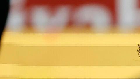 Morata se lamenta tras sufrir la lesión de rodilla.