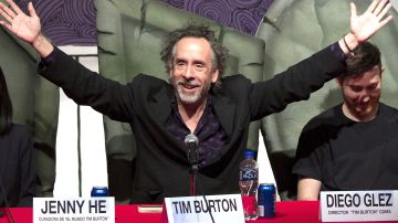 Tim Burton participando en un evento.