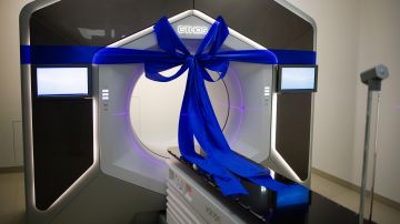 Equipo de radioterapia respaldada por inteligencia artificial para casos de oncología radioterápica.