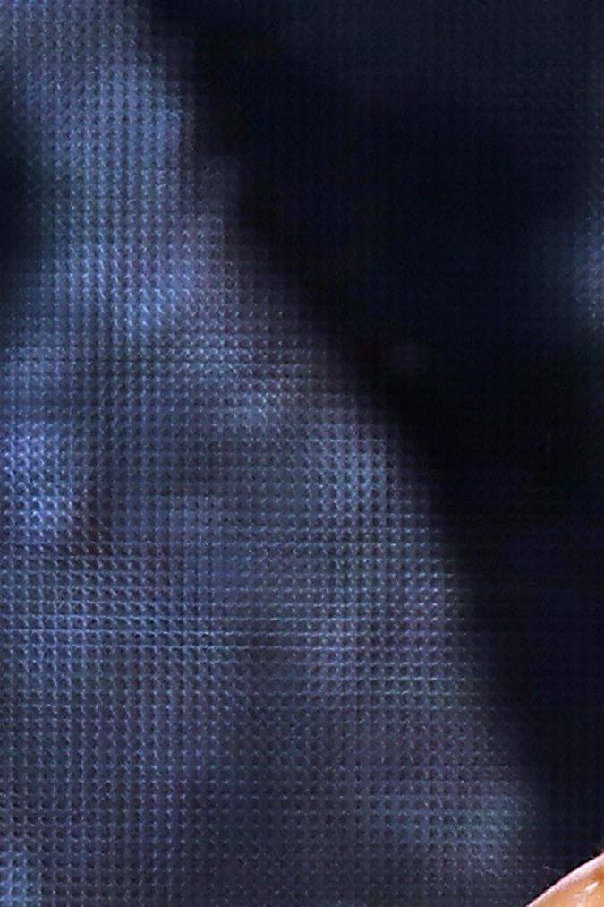 Shakira actuando en un concierto.