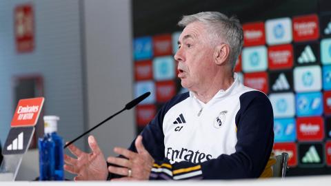 El técnico italiano Carlo Ancelotti, en una rueda de prensa tras un entrenamiento del Real Madrid en la Ciudad deportiva de Valdebebas.