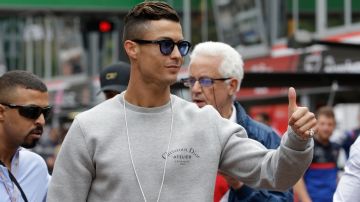 Cristiano Ronaldo acompañó al gimnasio a su hijo y ambos presumen en redes sociales sus abdominales