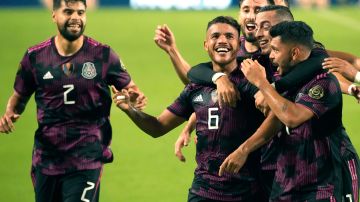 Selección mexicana celebrando un gol ante Honduras en la Copa Oro.