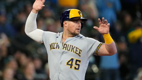 Luke Voit durante un encuentro ante Seattle Mariners en 2023.