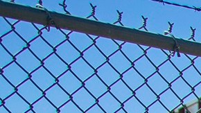 Un proyecto bipartidista complicaría las peticiones de asilo y aceleraría las deportaciones.